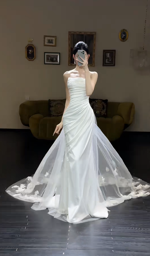 Elegant Strapless Wedding Dress Sheath Satin Bridal Dress White Bridal Gown EW04795