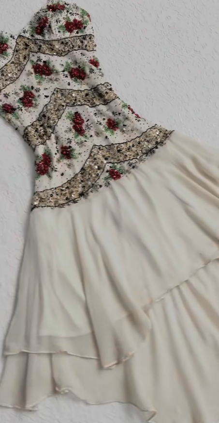 Kurzes Vintage-Cocktailkleid in Aprikose mit Spaghettiträgern, Chiffon, Etuikleid, Perlenbesetztes Partykleid EW04801