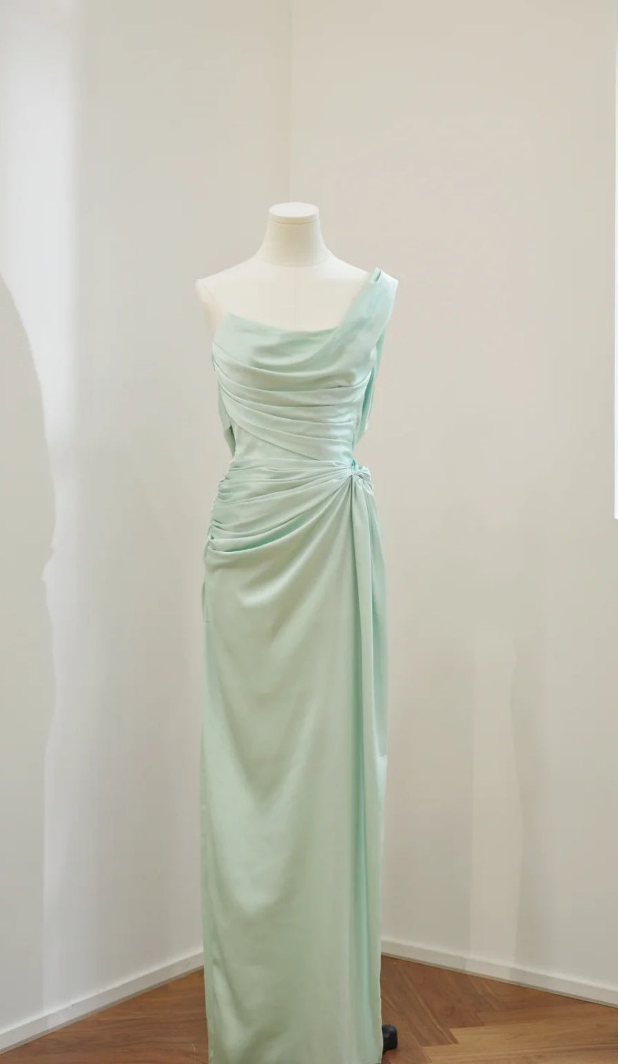 Wunderschönes dunkelolivgrünes herzförmiger Ausschnitt A-Linie Satin Tüll Kurzes Ballkleid Homecoming-Kleid ED02575