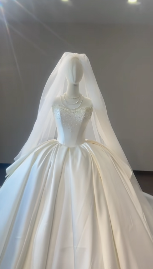 Elegant Strapless A-Line Wedding Dress Satin White Bridal Dress without Sleeves EW07494