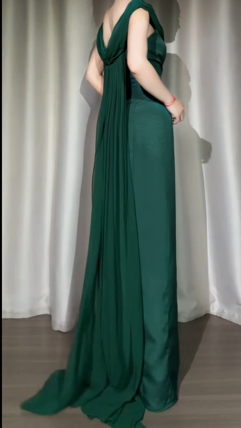Robe de Soirée Longue de Mariage Vert Chic pour Invitée Col V Fourreau Satin EW07867