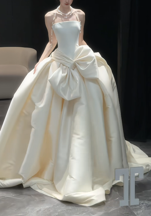 Robe de mariée en satin coupe trapèze couleur champagne, bustier sans manches avec nœud WD0106
