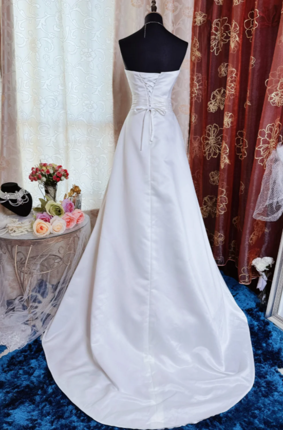 Trägerloses Hochzeitskleid Weiß A-Linie Brautkleid Ärmelloses Satin-Brautkleid WD0108