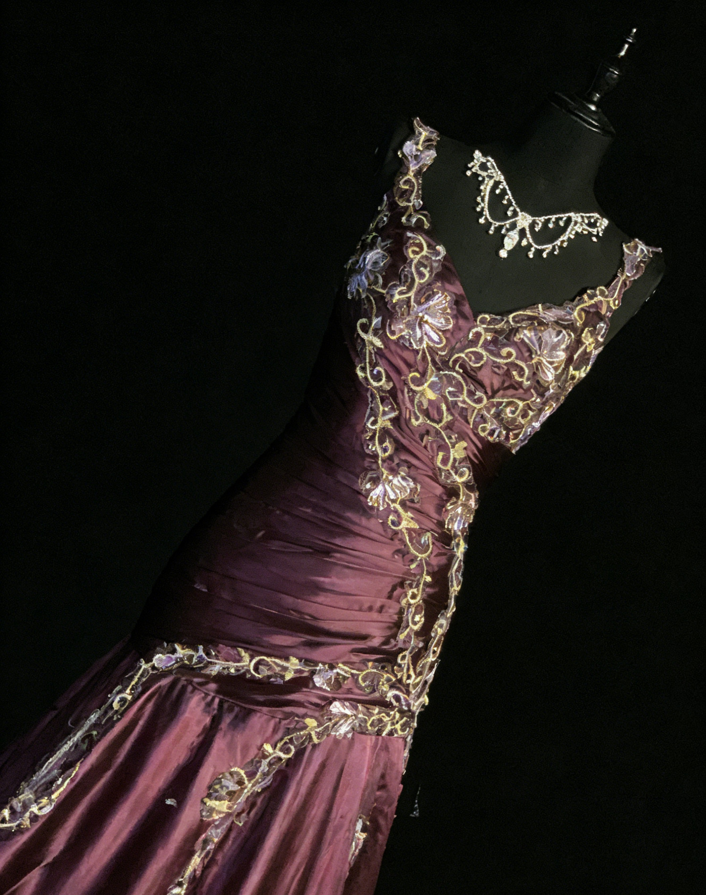 Chic Burgundy Formal Dresses, V-neck A-Line Long Prom Dresses, Embroidery Satin Sleeveless Evening Dresses EP06516