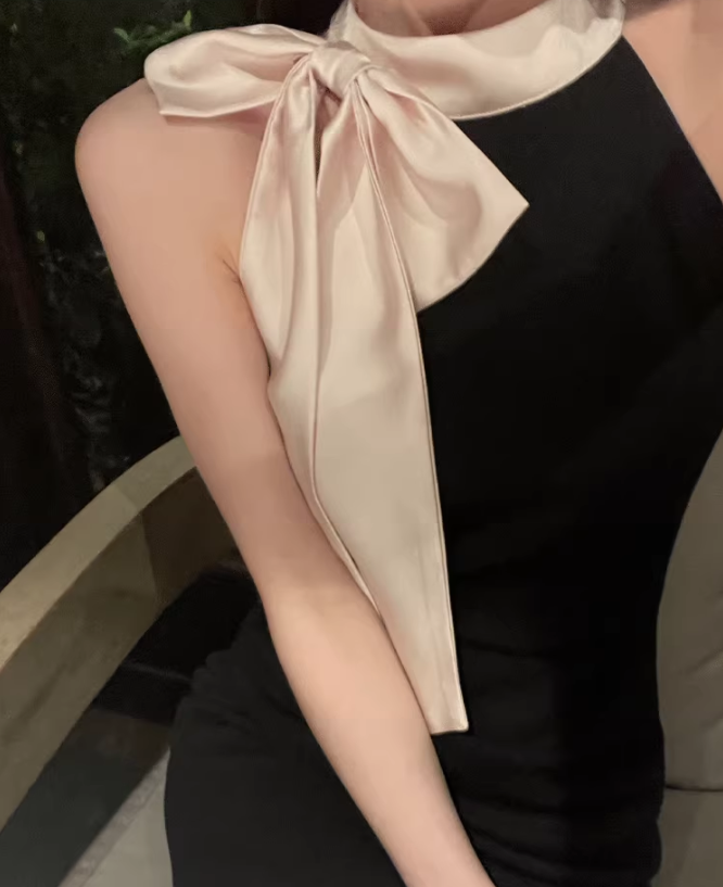 Französisches Luxus-Nischen-ärmelloses Bankettkleid ED0306