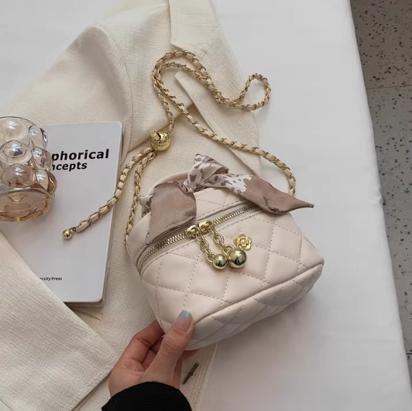 Chanel style diamond chain mini square bucket bag ED0321