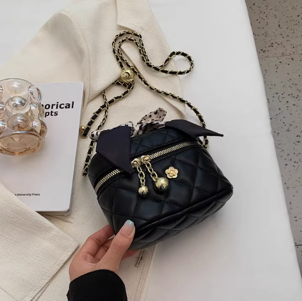 Chanel style diamond chain mini square bucket bag ED0321