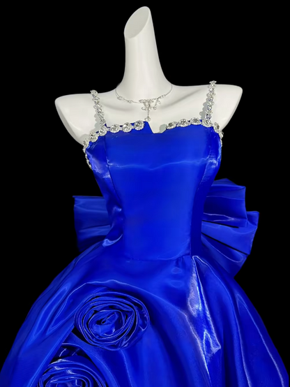 Süßes kurzes blaues Ballkleid Spaghettiträger Geburtstagskleid A-Linie Satin Ärmelloses Partykleid E0124
