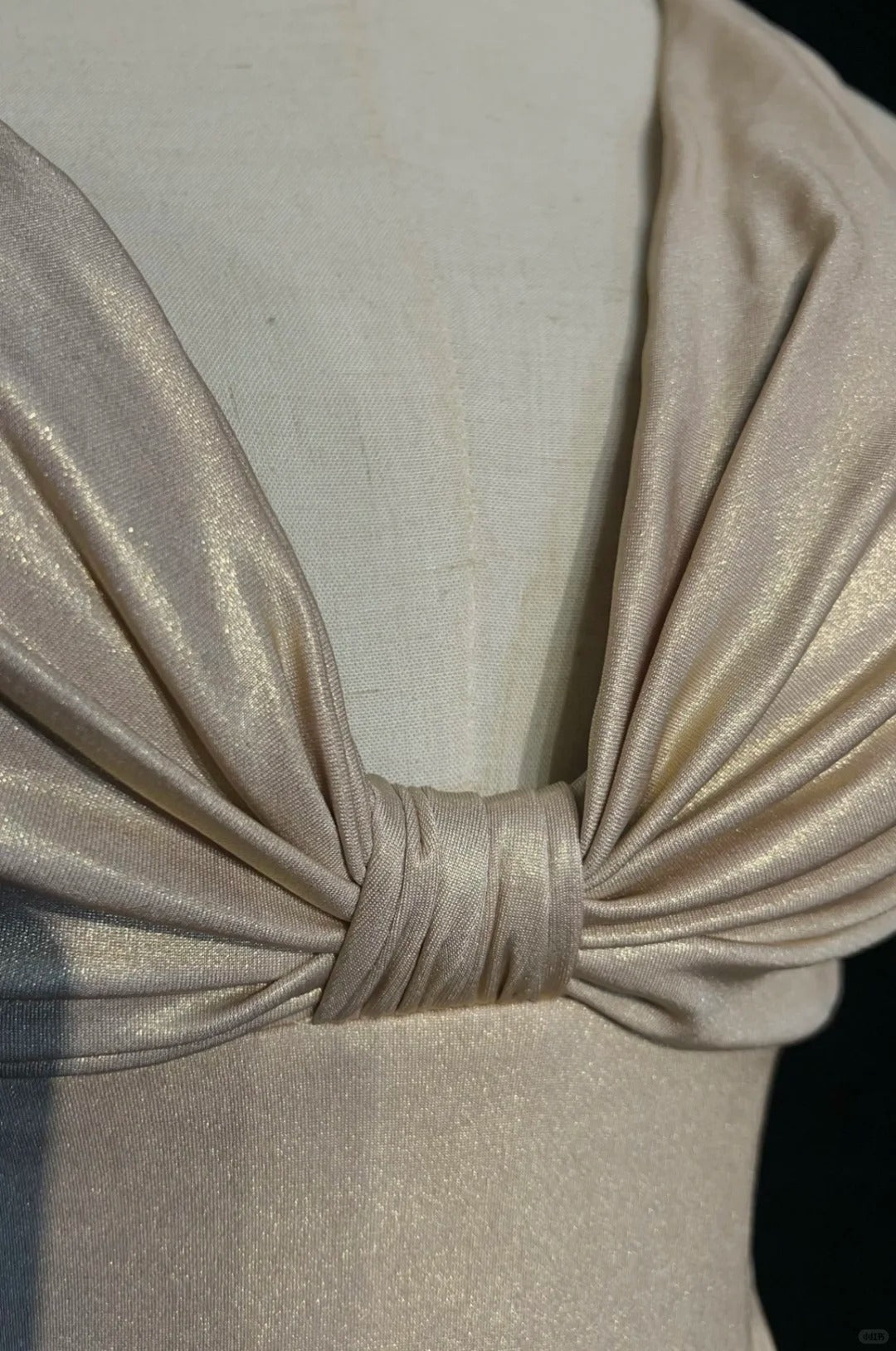 Élégante Robe de soirée longue sirène en satin col en V couleur champagne pour le bal de promo E0131