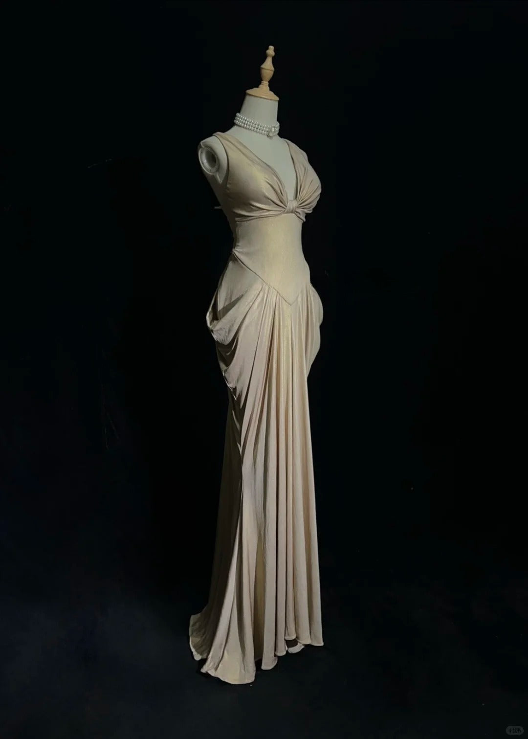 Élégante Robe de soirée longue sirène en satin col en V couleur champagne pour le bal de promo E0131