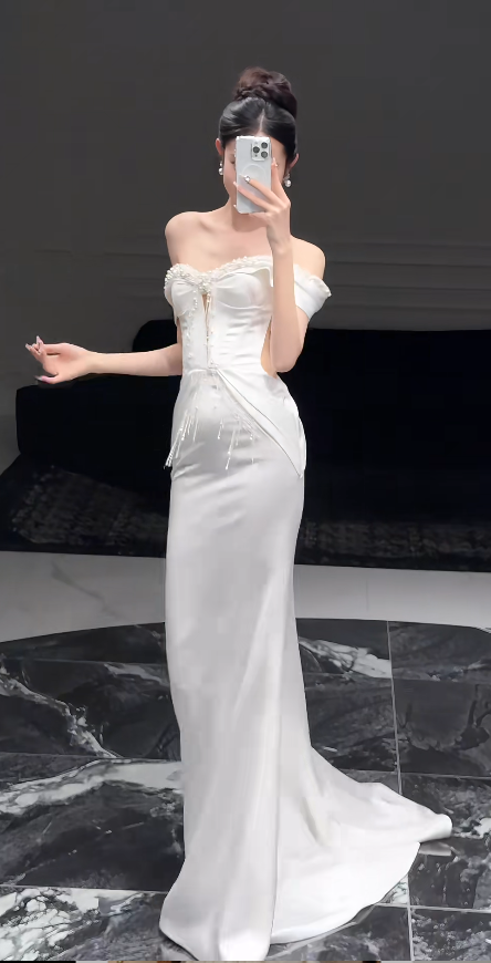 Elegant White Off-shoulder Sheath Satin Weddding Dress for Bride EA09620