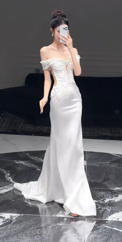 Elegant White Off-shoulder Sheath Satin Weddding Dress for Bride EA09620
