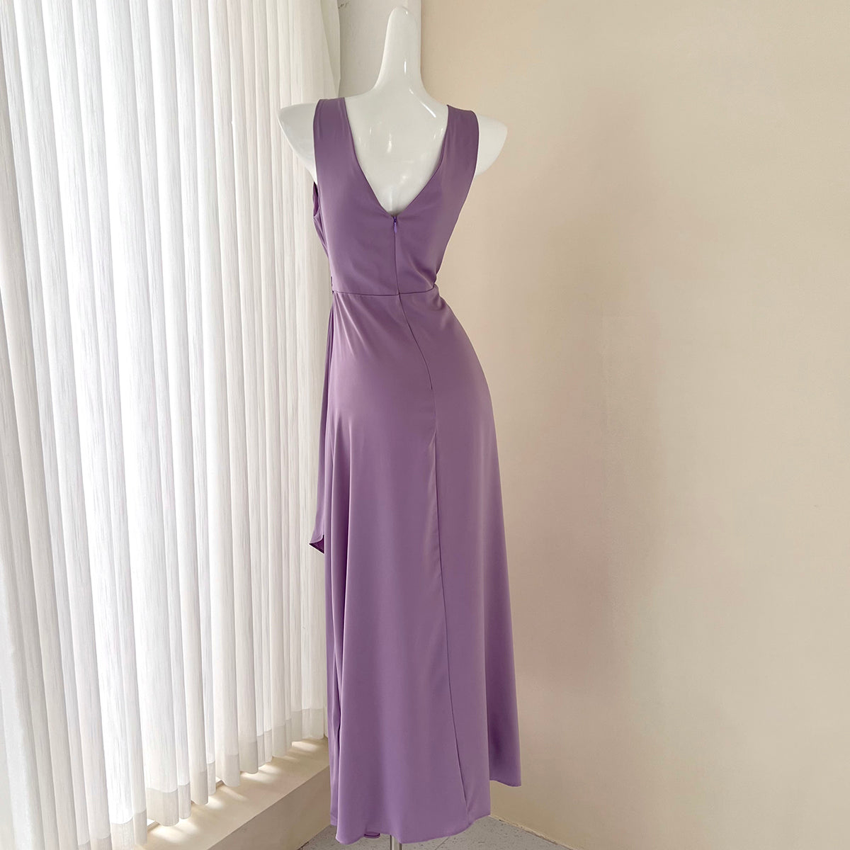 Lilafarbenes, fließendes Kleid mit unregelmäßigem Patchwork und Plissee ED01044 