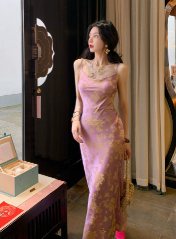 Lila Rauch vergoldeter chinesischer Stil Neuer chinesischer Satin Großer U-Ausschnitt Taillenträger Langer Rock für Frauen ED0112