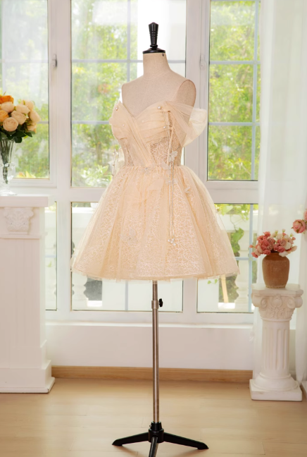 Champagnerfarbenes, schulterfreies, kurzes A-Linien-Ballkleid aus Tüllspitze, champagnerfarbenes Homecoming-Kleid ED01158