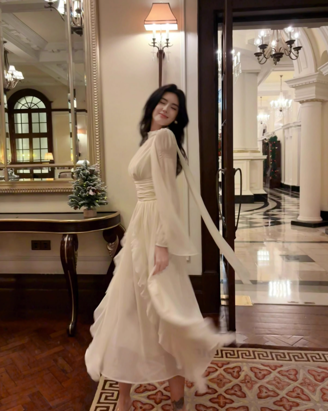 Elegantes französisches cremefarbenes Langarmkleid ED01170