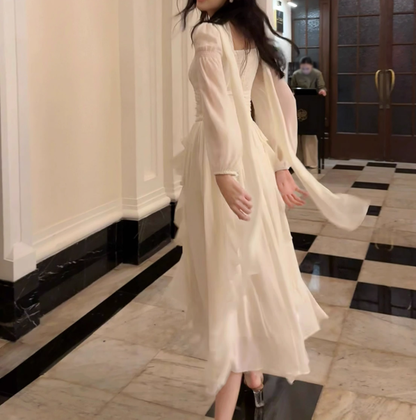 Elegantes französisches cremefarbenes Langarmkleid ED01170