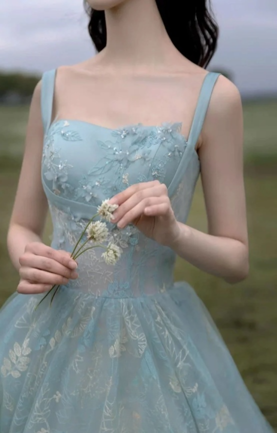 Schicke Spaghettiträger A-Linie Stickerei Satin Tüll Lange Ballkleider, Sweet 16 Kleid mit Applikationen ED01211