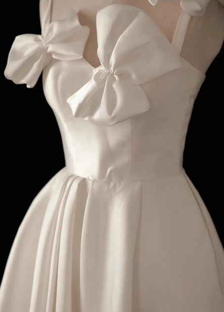Weißes A-Linie Spaghettiträger Satin kurzes Ballkleid, weißes Brautjungfernkleid ED01212