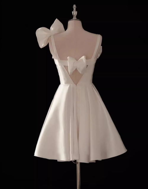 Weißes A-Linie Spaghettiträger Satin kurzes Ballkleid, weißes Brautjungfernkleid ED01212