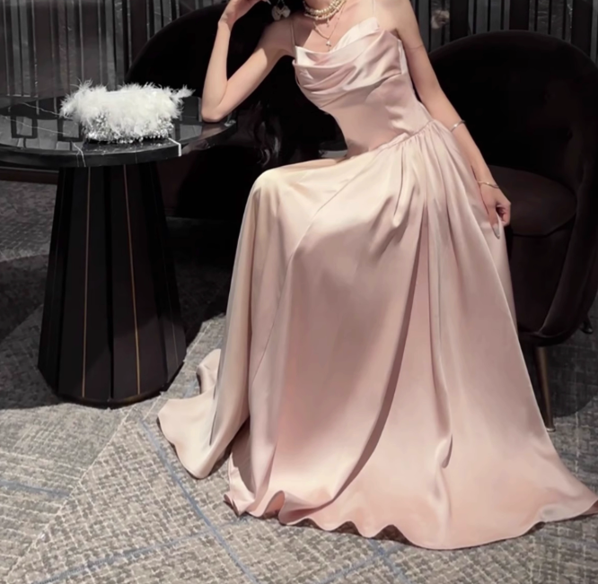Französisches A-Linien-Hosenträgerkleid High-End-Temperamentkleid ED01255