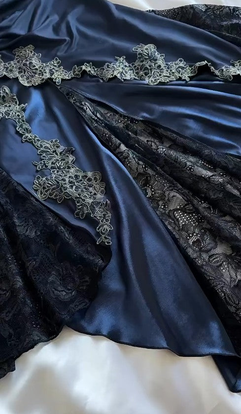 Robe de soirée élégante bleu marine à bretelles spaghetti et appliques en satin style sirène ED01319