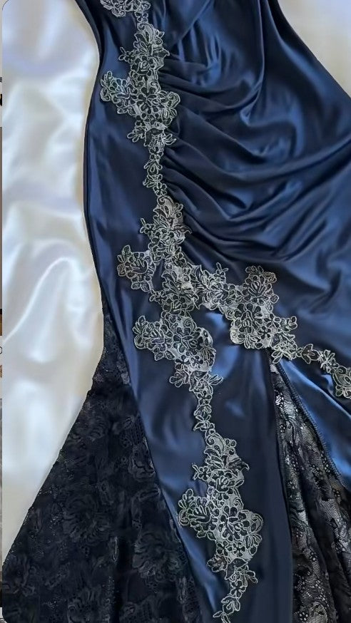Robe de soirée élégante bleu marine à bretelles spaghetti et appliques en satin style sirène ED01319