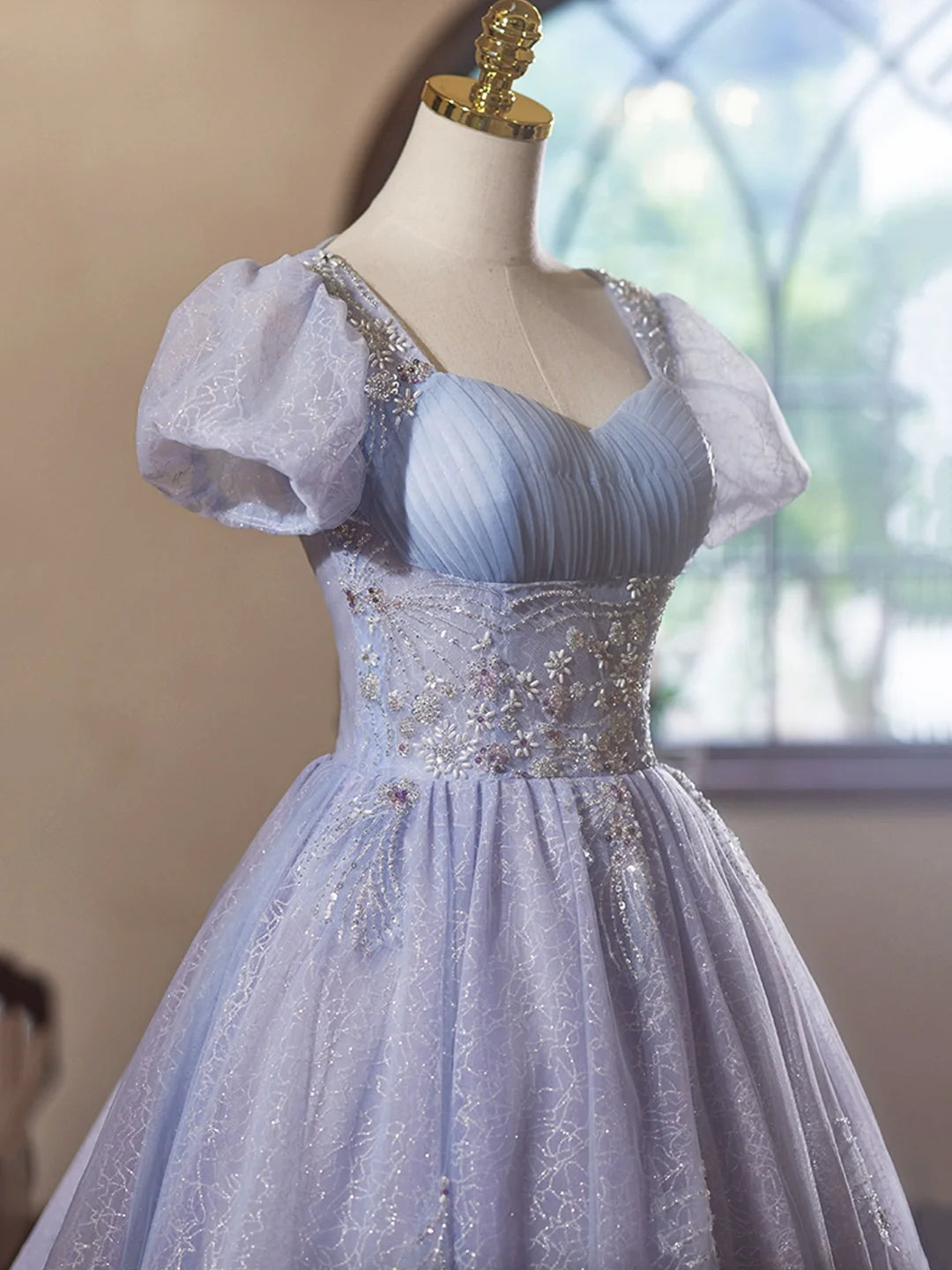 Robe de bal de fin d'année en tulle violet clair à manches courtes, magnifique robe de bal mi-longue ED01325