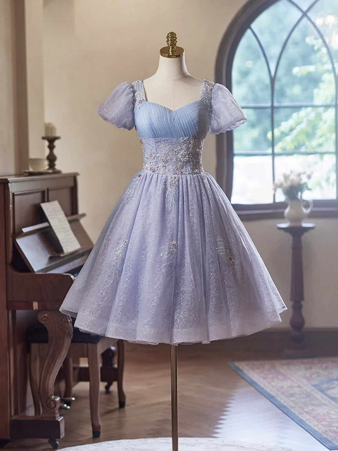 Robe de bal de fin d'année en tulle violet clair à manches courtes, magnifique robe de bal mi-longue ED01325