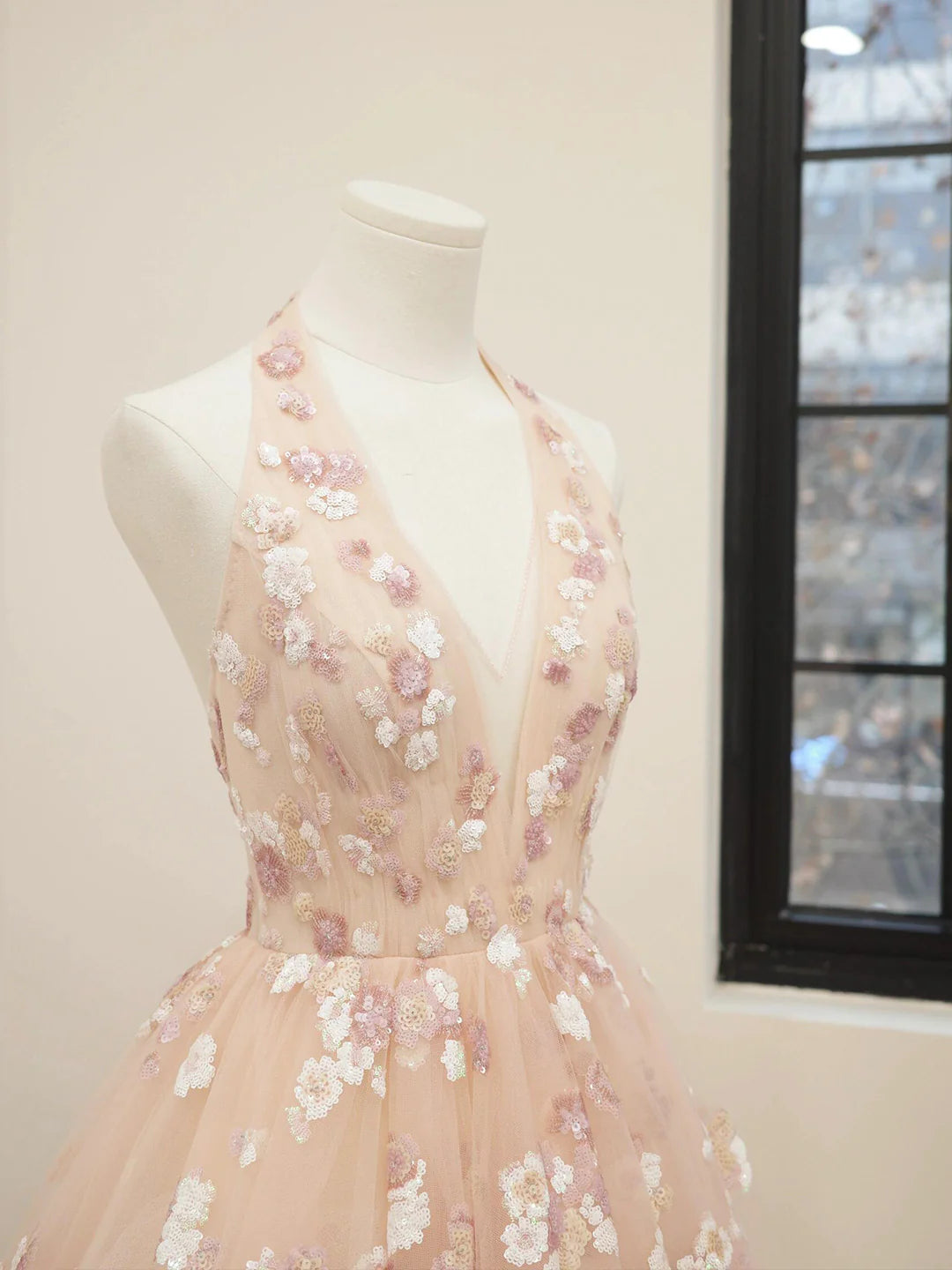Rosa V-Ausschnitt Tüll Pailletten Kurzes Ballkleid, Süßes A-Linie Rückenfreies Homecoming-Kleid ED01326