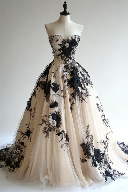 Light Champagne A-line Sweetheart Neckline Tulle Applique Wedding Dress, Vintage Long Ball Gown