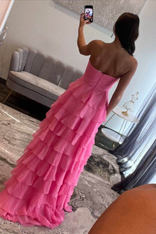 Robe de bal fuchsia en mousseline de soie, décolleté en cœur, volants étagés et fente ED01366