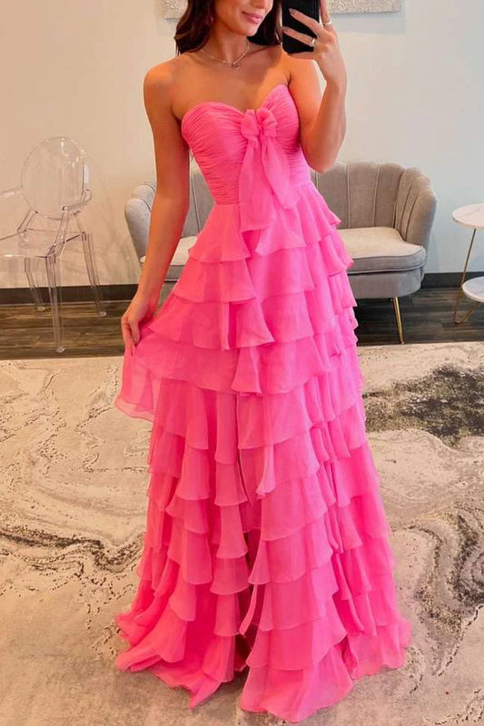 Robe de bal fuchsia en mousseline de soie, décolleté en cœur, volants étagés et fente ED01366