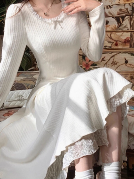 French Gardenia White Tea kann mit einem weißen langärmeligen Strickkleid ED0140 getragen werden