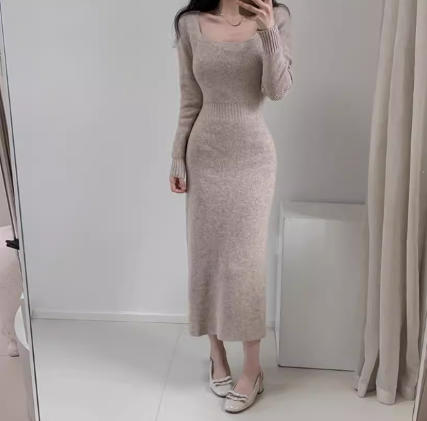 Slim Fit im französischen Stil mit sanftem Temperament und quadratischem Kragen, kann mit einem gestrickten Hüftrock ED0142 getragen werden