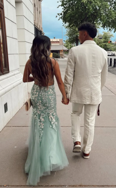 Tiffany Blau Spaghettiträger Spitzenapplikationen Meerjungfrau V-Ausschnitt Tüll Langes Ballkleid ED01438