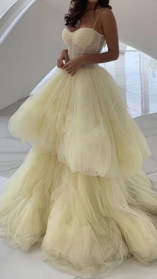 Robe de bal trapèze jaune clair en tulle et bretelles spaghetti ED01461