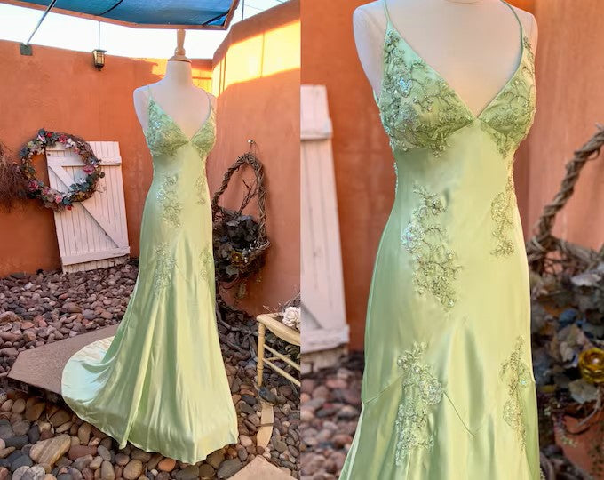 Schickes A-Linie Satin Spaghettiträger Grün Vintage Rückenfreies Langes Ballkleid ED01470