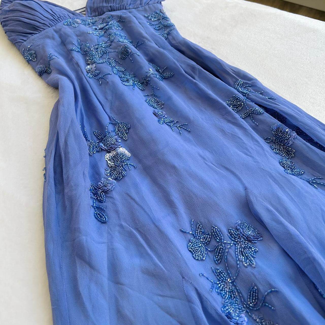 Jolie robe de bal dos nu à bretelles spaghetti et col en V, avec perles, ED01485