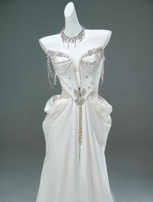 Weißes Satin A-Linie Sweetheart Perlen Langes Ballkleid, Elegantes Abschlussballkleid für Erwachsene ED01493