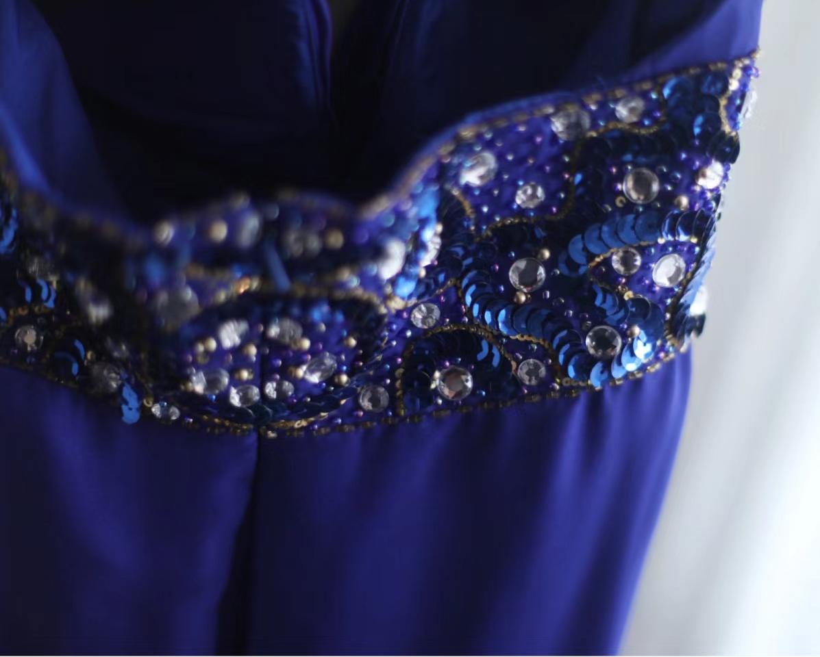 Robe de bal longue bleu roi en satin et mousseline de soie, coupe trapèze, col en V, avec perles, pour fête d'anniversaire, ED01581