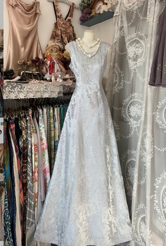 Schlichtes langes A-Linien-Ballkleid aus Satin ED01593