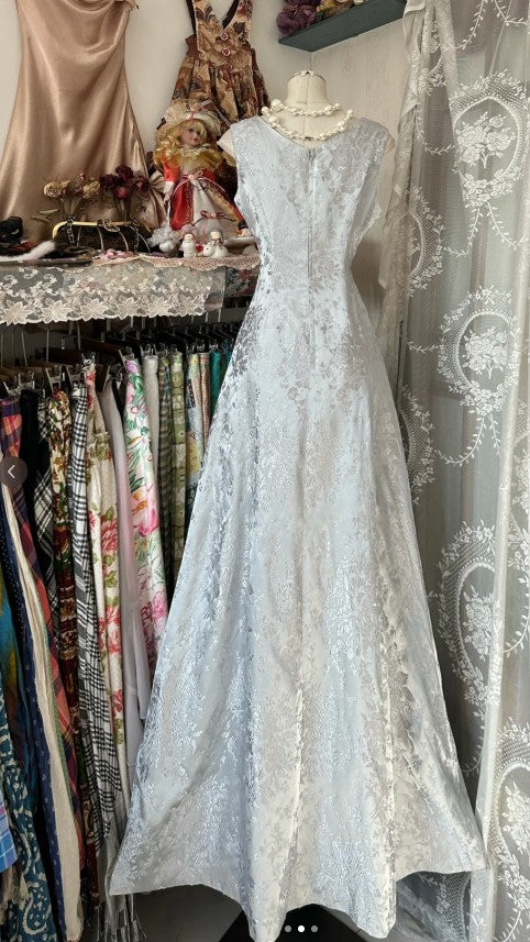 Schlichtes langes A-Linien-Ballkleid aus Satin ED01593