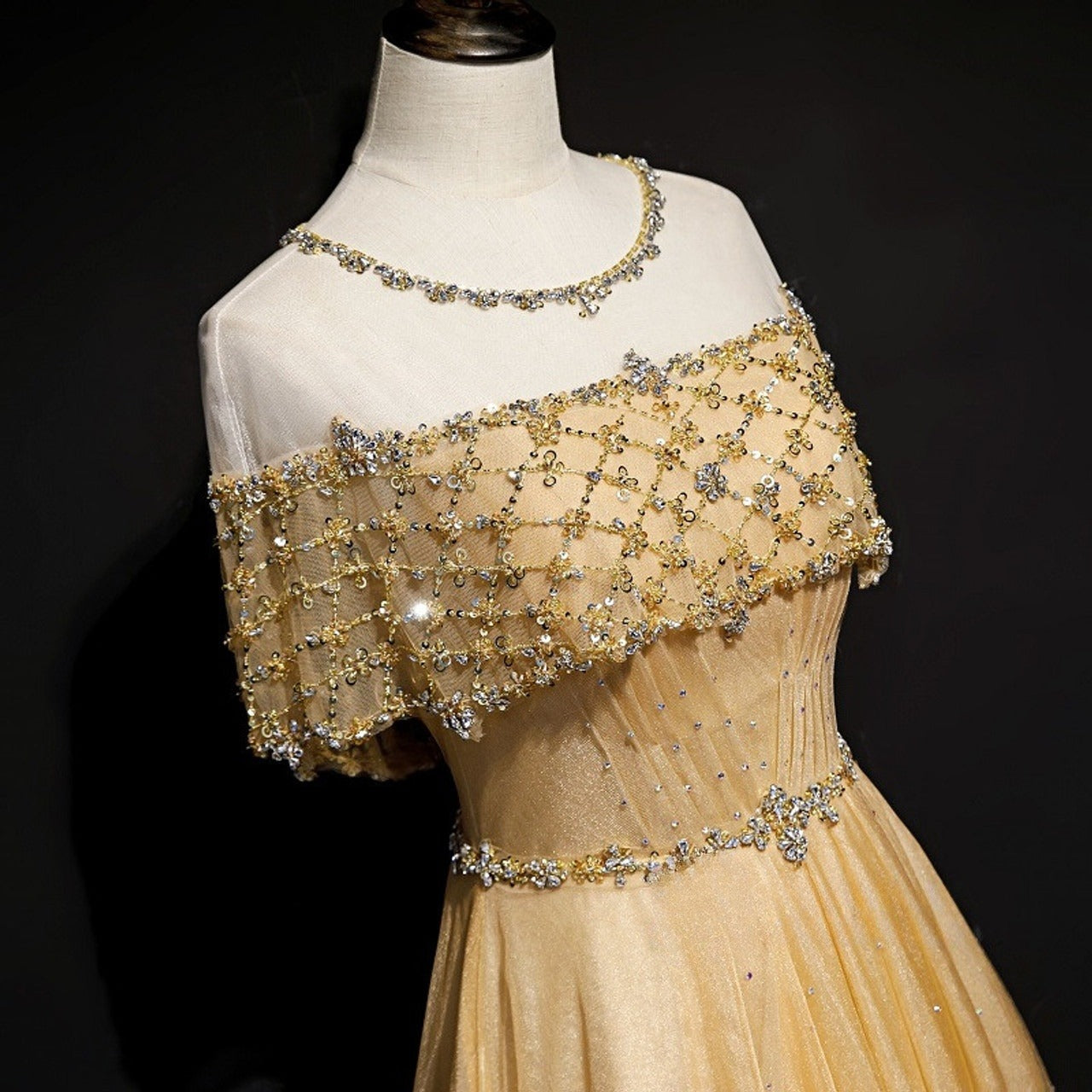 Robe de bal longue en tulle doré, coupe trapèze, perles et paillettes, manches en feuille de lotus, ED01615