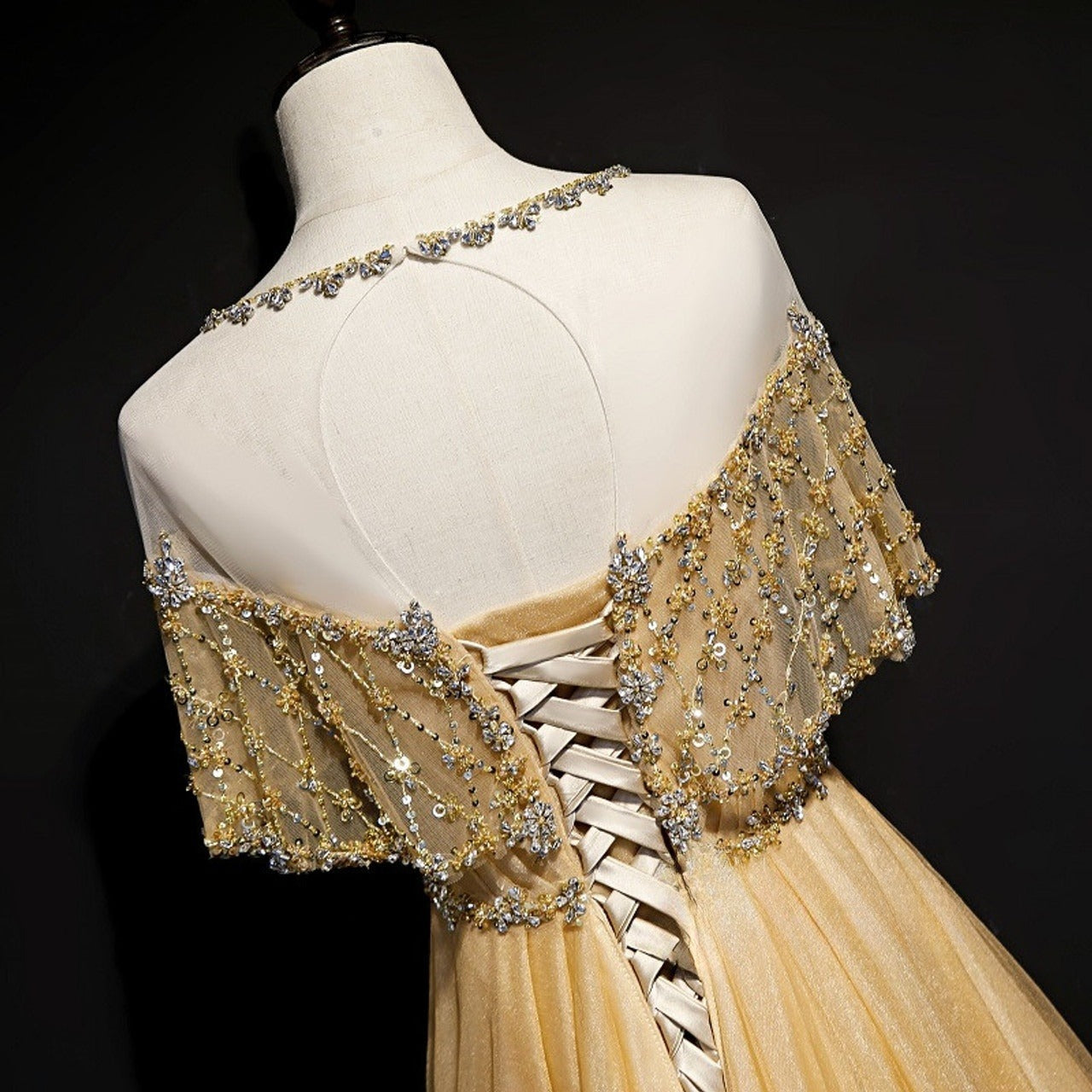 Robe de bal longue en tulle doré, coupe trapèze, perles et paillettes, manches en feuille de lotus, ED01615