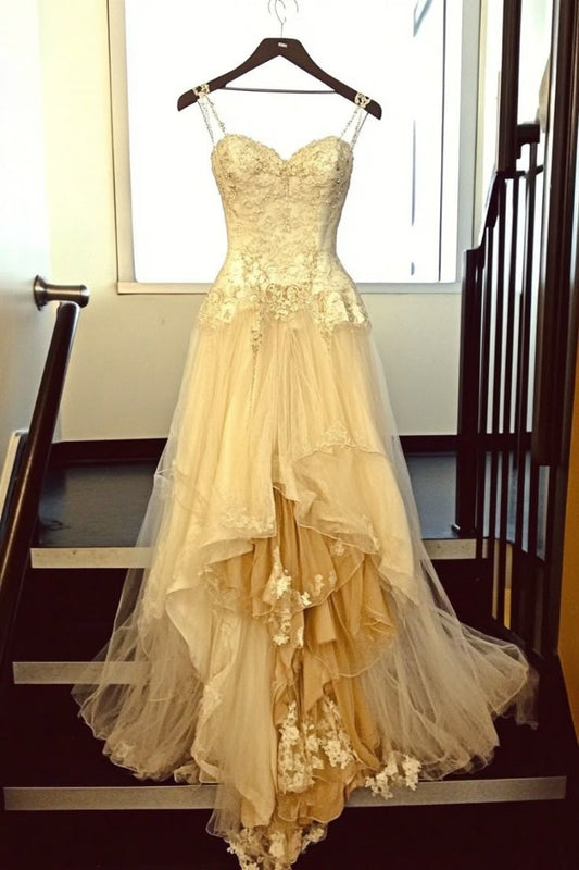 Robe de bal longue en tulle blanc perle, coupe trapèze, décolleté en cœur, avec appliques, ED01635