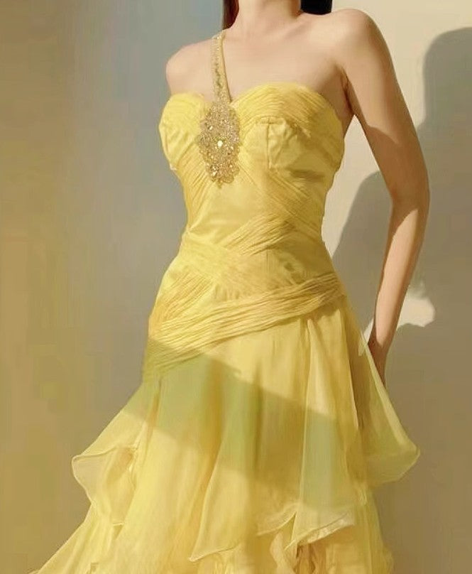 Robe de bal longue jaune en mousseline de soie, asymétrique, coupe trapèze, à volants, à volants, pour anniversaire, ED01706