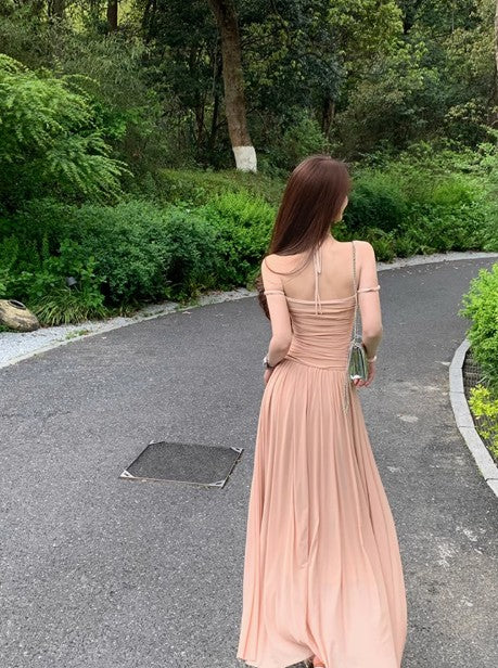 Kleid mit plissierter Taille und Hosenträgern im sanften Stil ED01746
