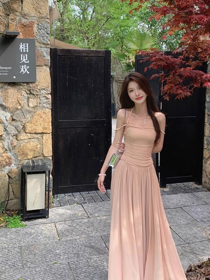 Kleid mit plissierter Taille und Hosenträgern im sanften Stil ED01746