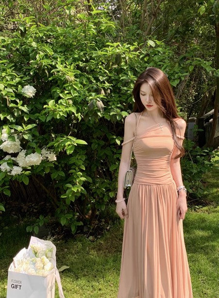 Kleid mit plissierter Taille und Hosenträgern im sanften Stil ED01746